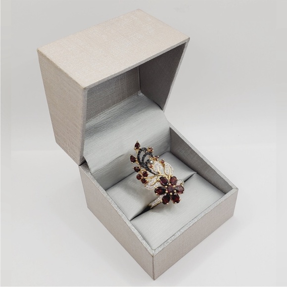 Genuine Garnet - White Topaz - Black Spinel Yellow Gold / 925 Silver Flower Ring - Picture 7 of 7